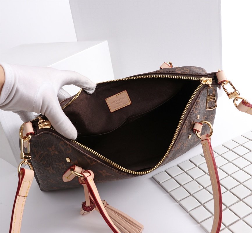 Replica Louis Vuitton Lymington N40022