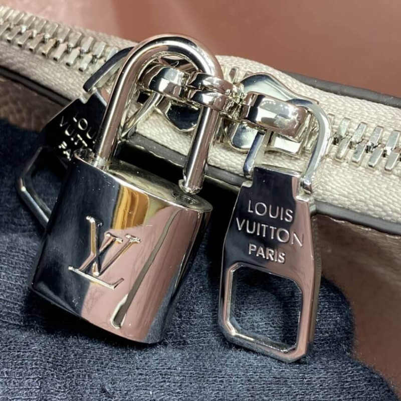 Replica Louis Vuitton Mahina Leather Muria M57526