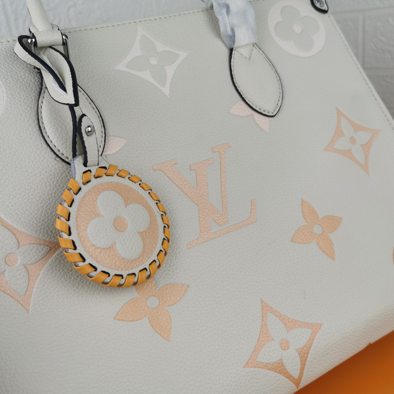 Replica Louis Vuitton By The Pool-Onthego Mm Blue/Beige/Pink