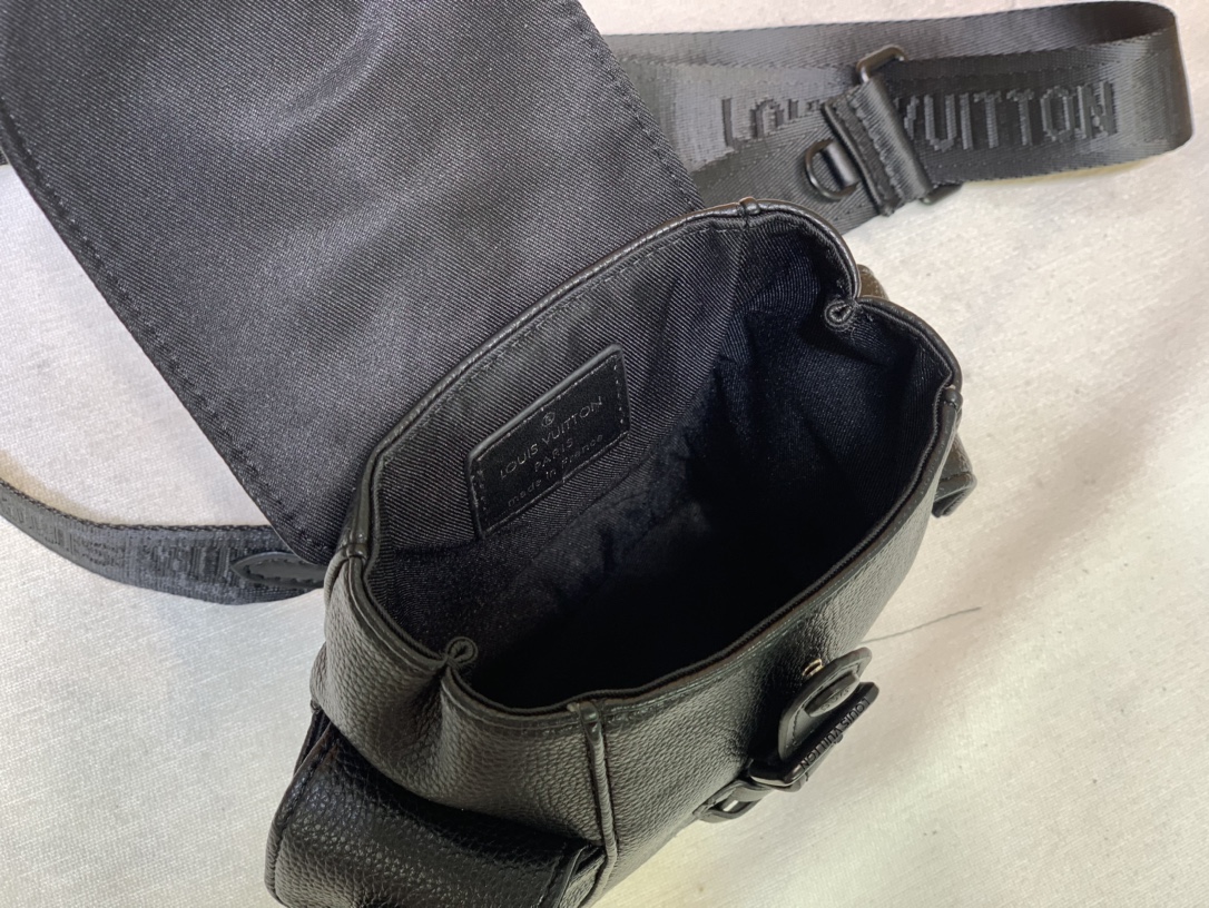 Replica Louis Vuitton Christopher Xs Black/Blue/White