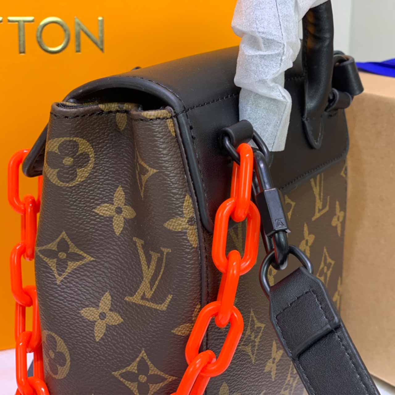 Replica Louis Vuitton Zoooom With Friends M50991