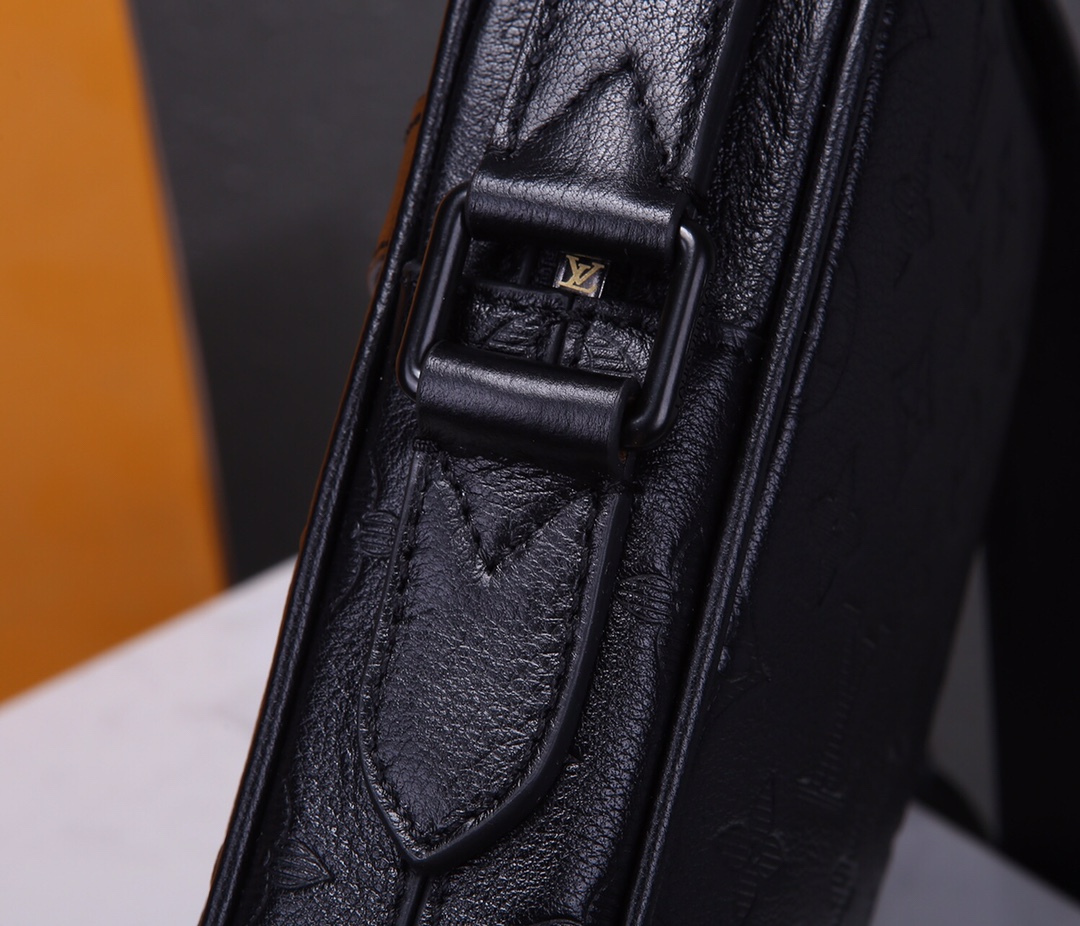 Replica Louis Vuitton Danube Slim M44972