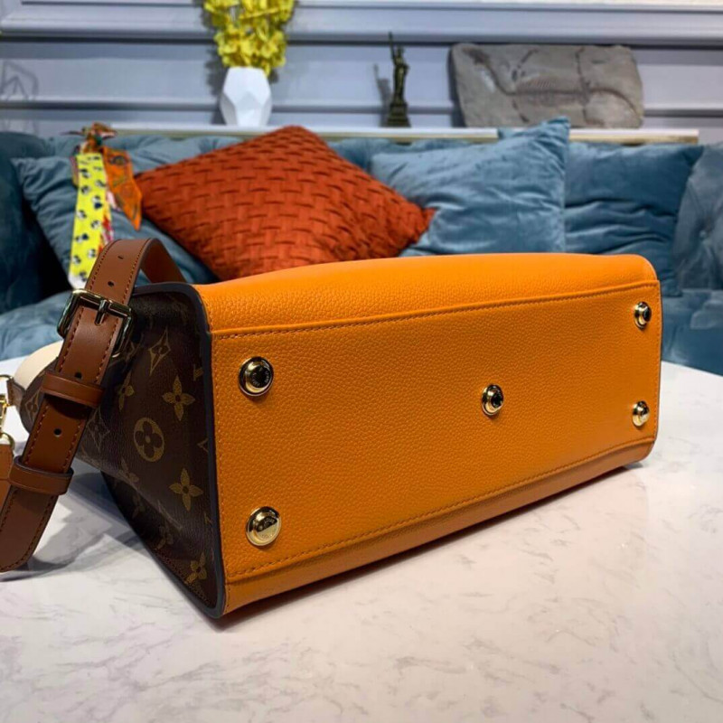 Replica Louis Vuitton On My Side M56077