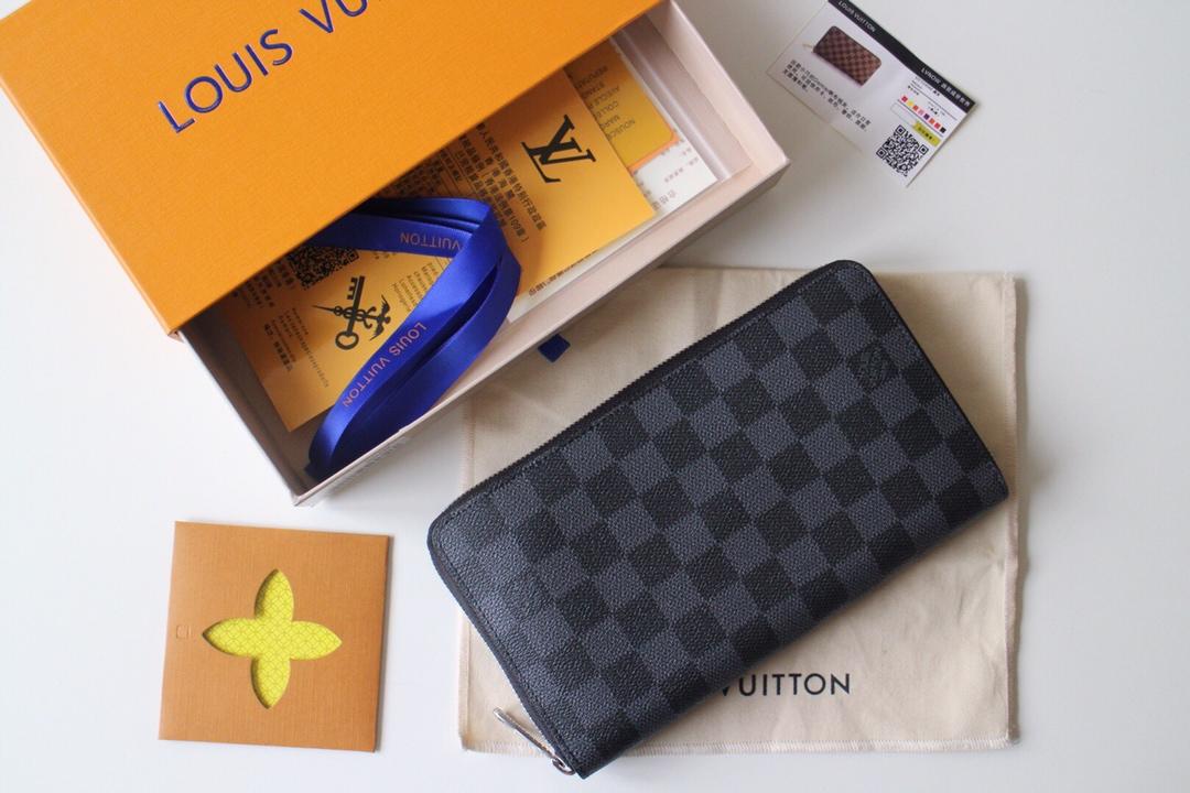 Replica Louis Vuitton Men’S Zippy Organizer