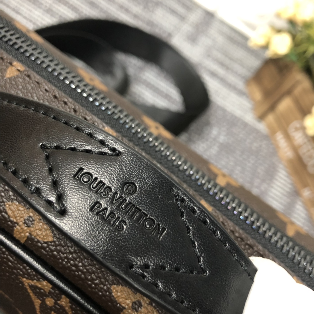 Replica Louis Vuitton S Lock Messenger M45863