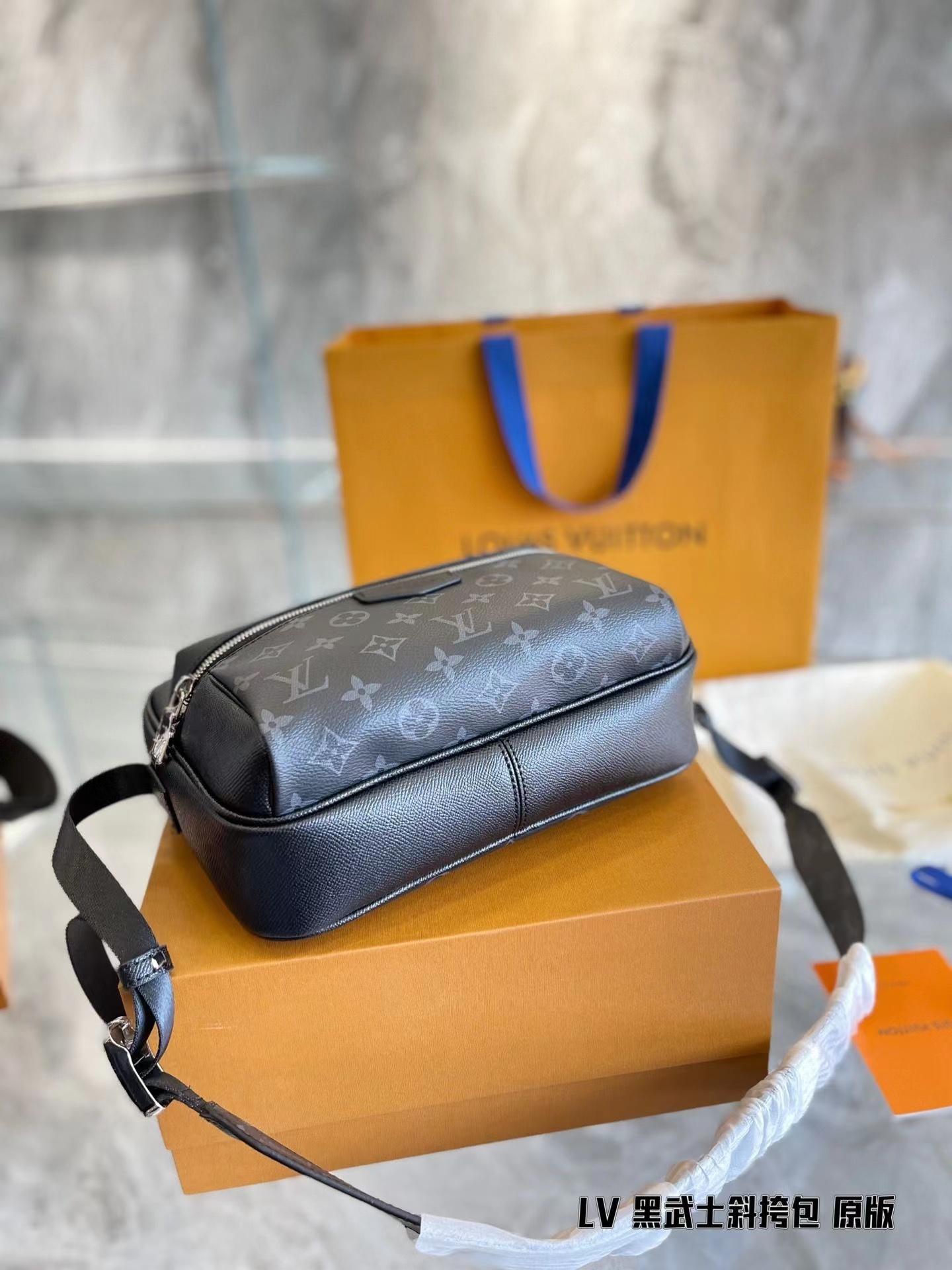 Replica Louis Vuitton Taigarama Outdoor Messenger Pm M30830