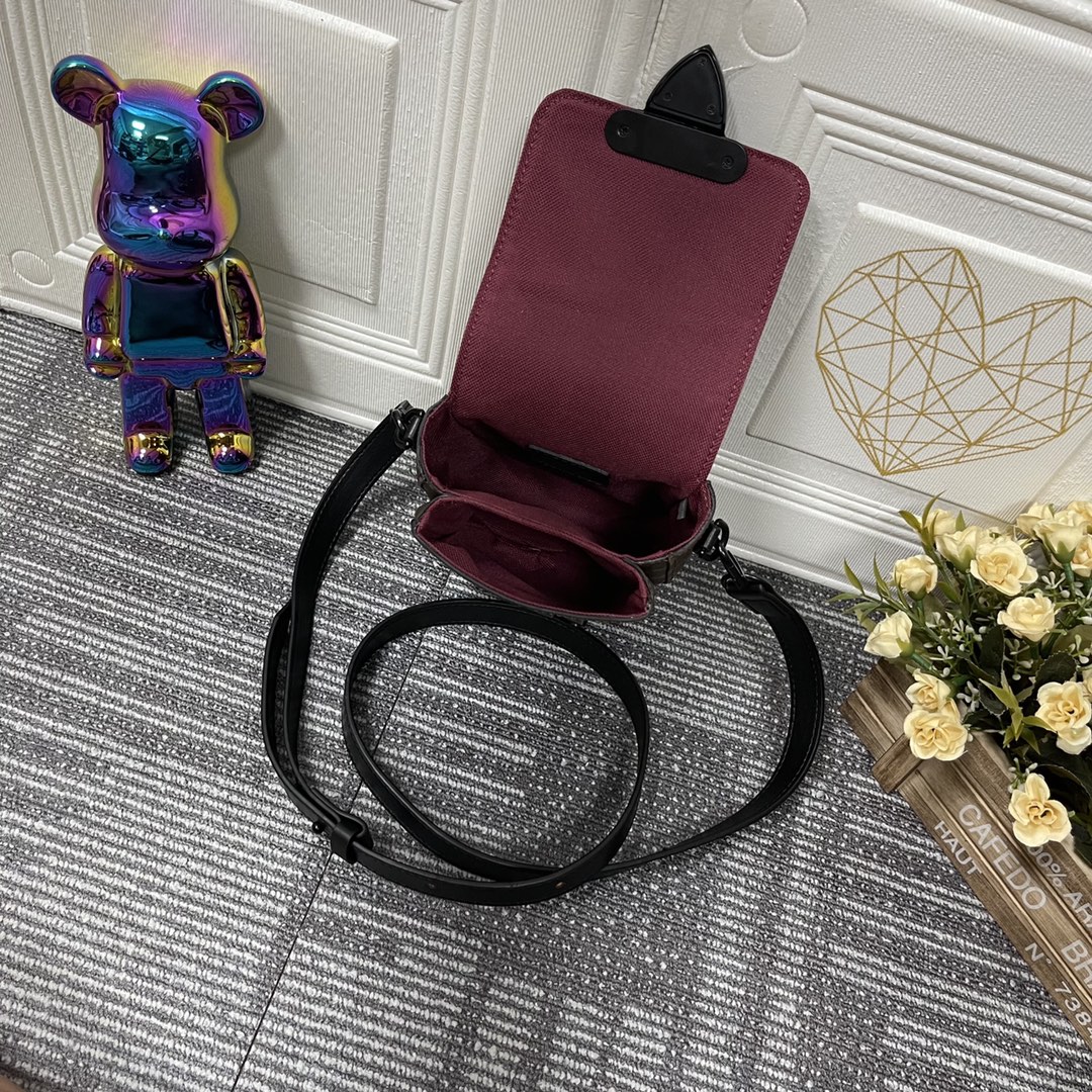 Replica Louis Vuitton S-Lock Vertical Wearable Wallet M81524