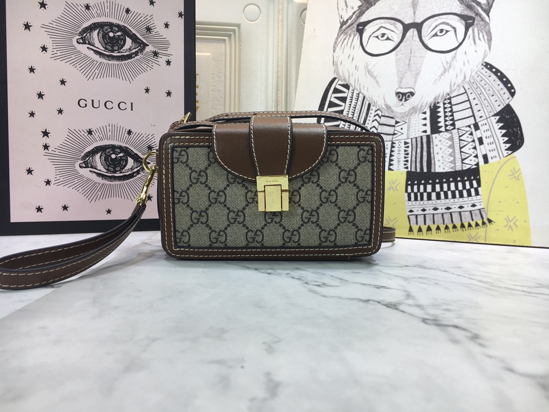 Replica Gucci Mini Bag With Clasp Closure