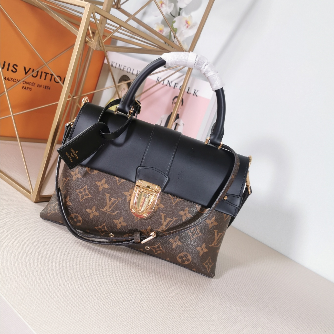 Replica Louis Vuitton One Handle M43125