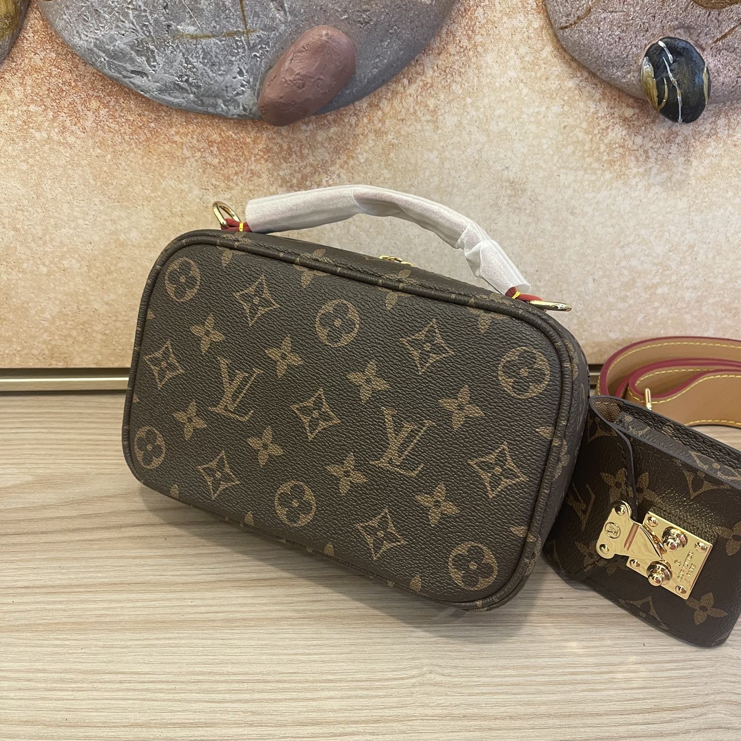 Replica Louis Vuitton Sporty Utility Crossbody Bag- Leather Strap