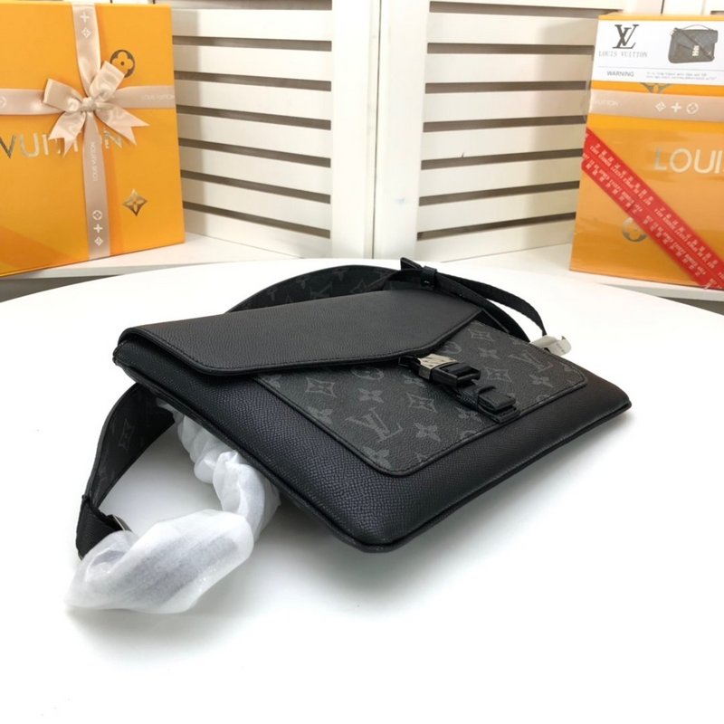 Replica Louis Vuitton Outdoor Flap Messenger M30413