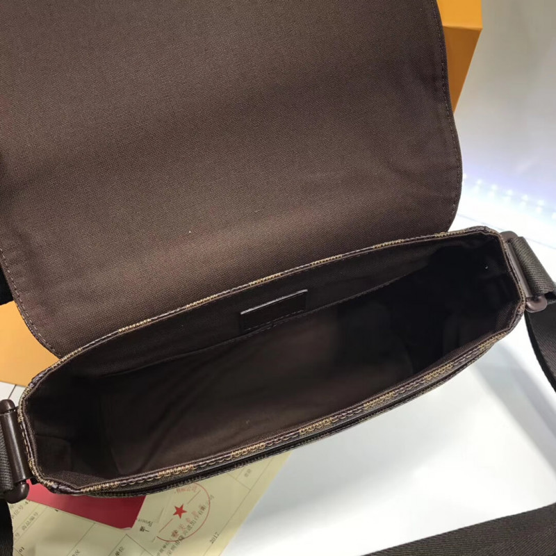 Replica Louis Vuitton Damier Ebene Canvas District Pm N41212