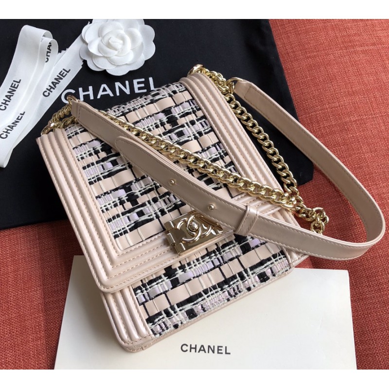 Replica Chanel Boy Chanel Handbag As0130