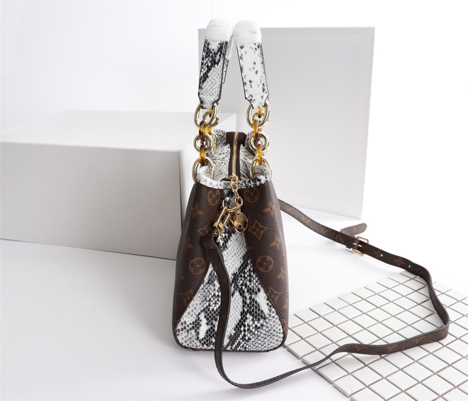 Replica Louis Vuitton Classic Monogram Handle Bag With Strap