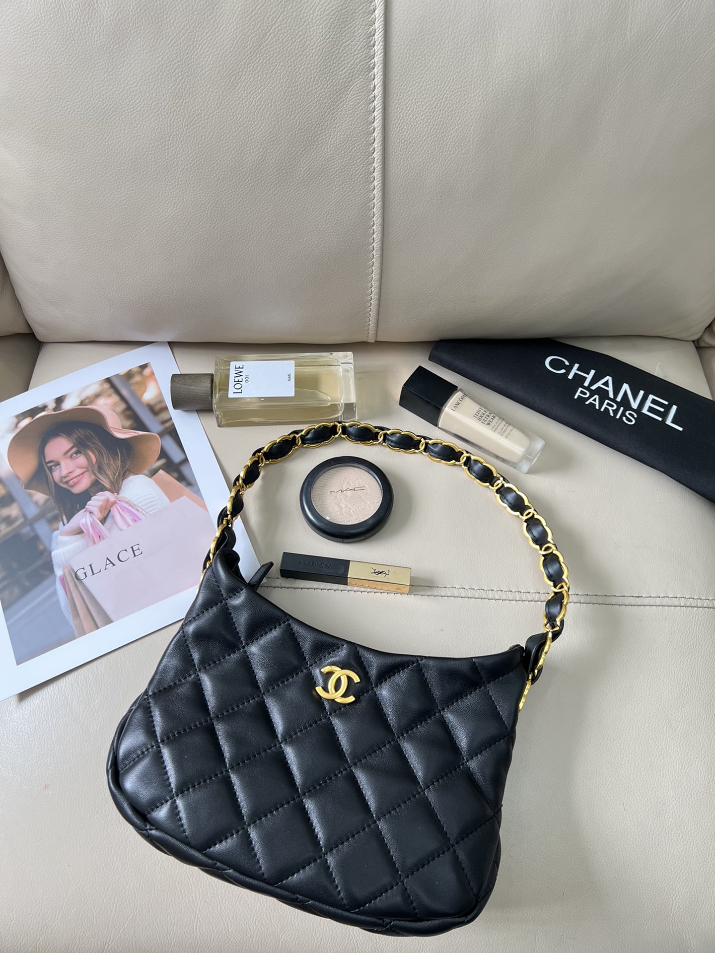 Replica Chanel Hobo HandbagAs3562