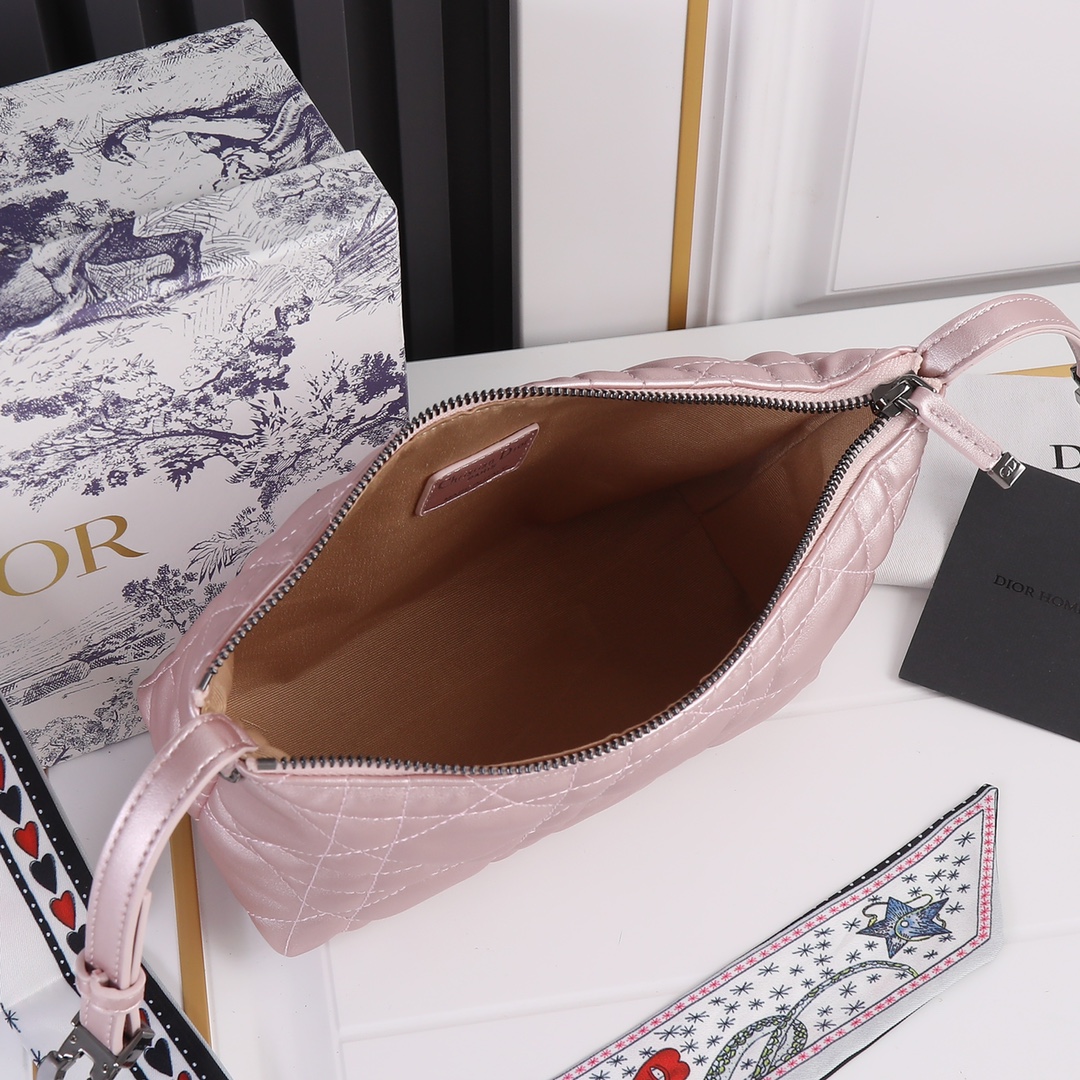 Replica Dior Medium Drtravel Nomad Pouch