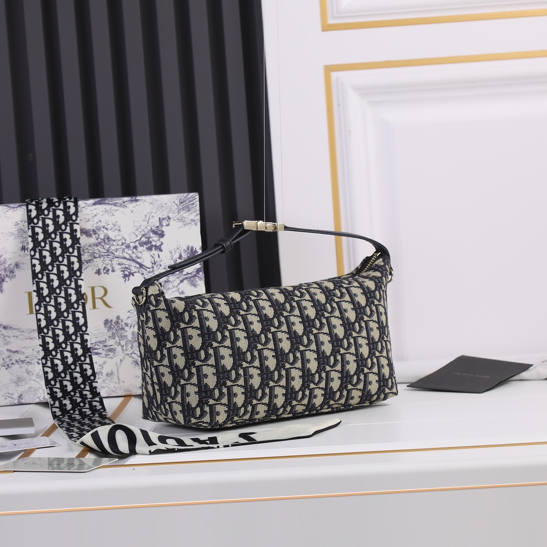 Replica Dior Medium Drtravel Nomad Pouch