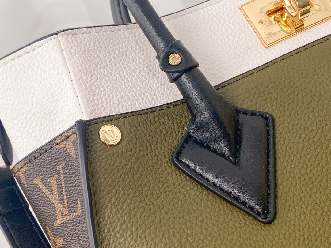 Replica Louis Vuitton On My Side M53827