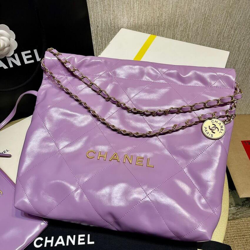 Replica Chanel 22 Handbag Shiny Calfskin As3261