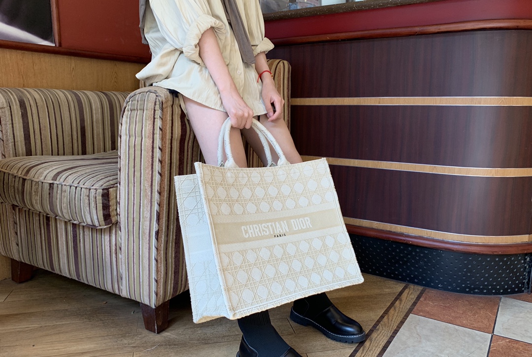 Replica Dior Aaa-Embroidery Book Tote 41.5×35