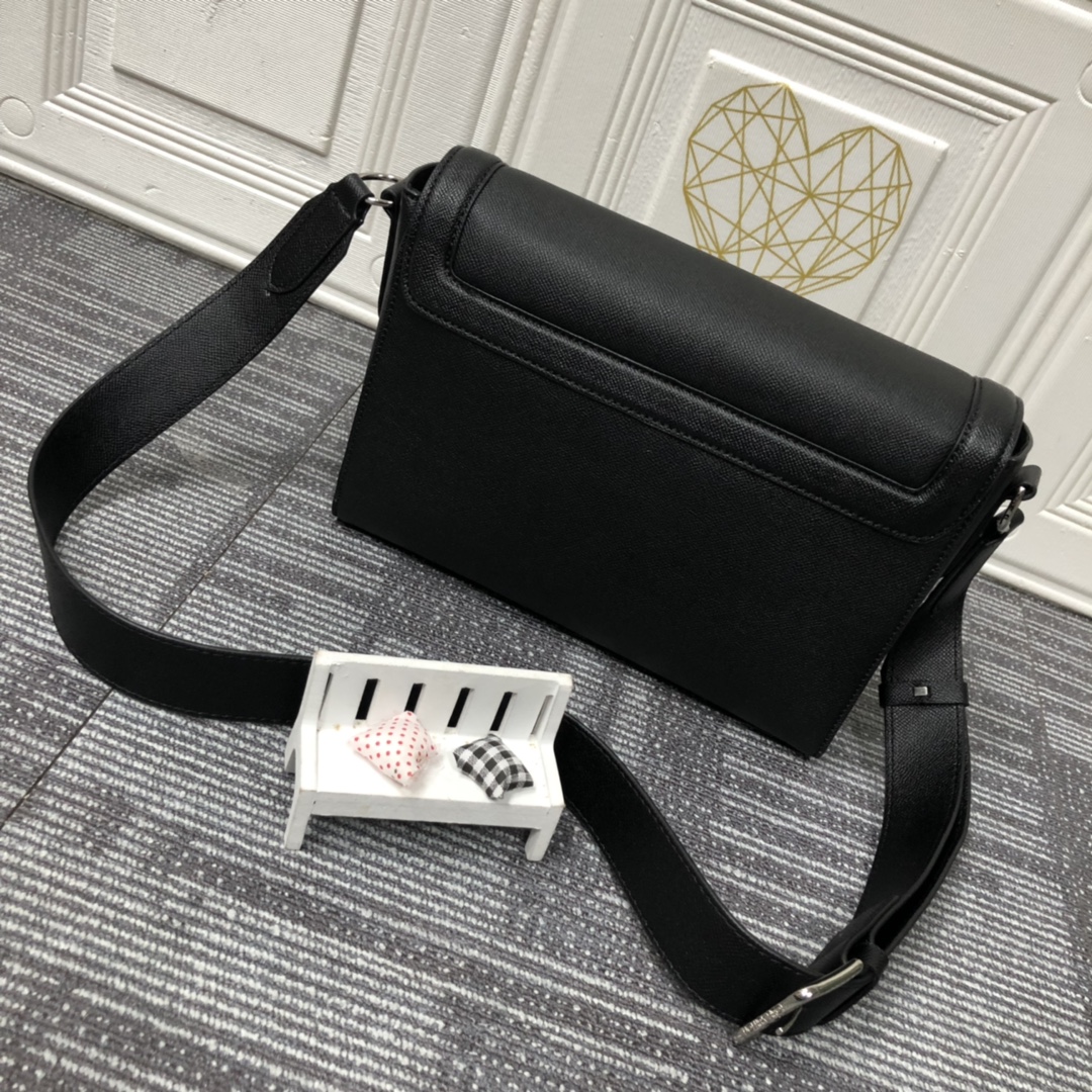 Replica Louis Vuitton New Flap Messenger M30813