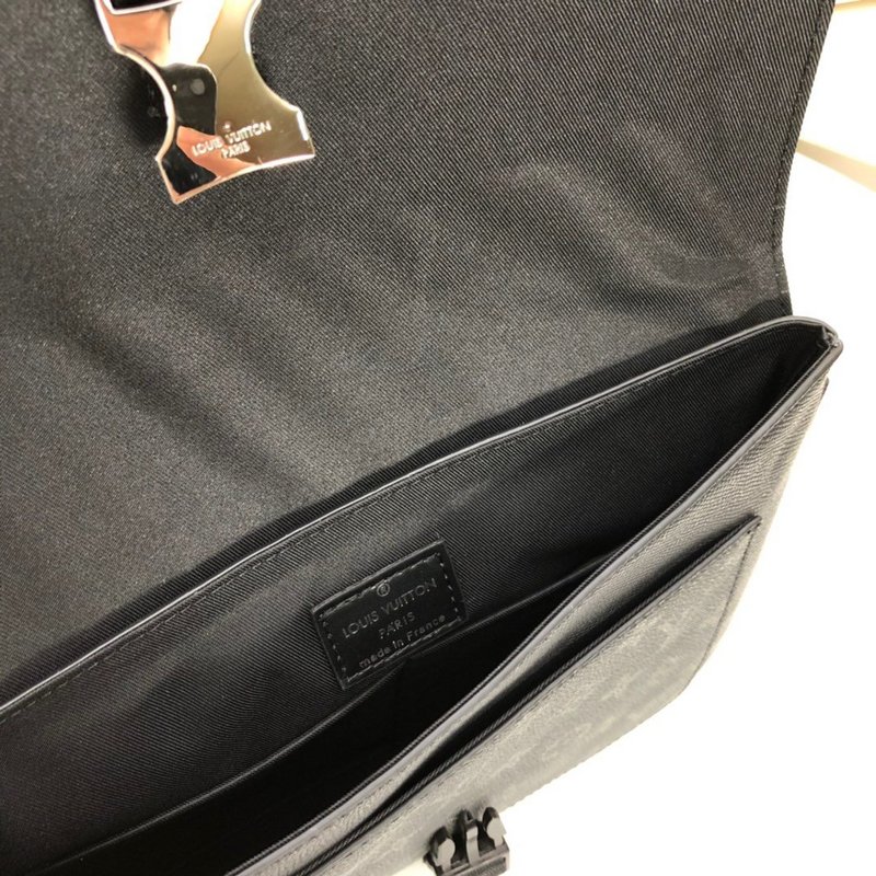 Replica Louis Vuitton Outdoor Flap Messenger M30413