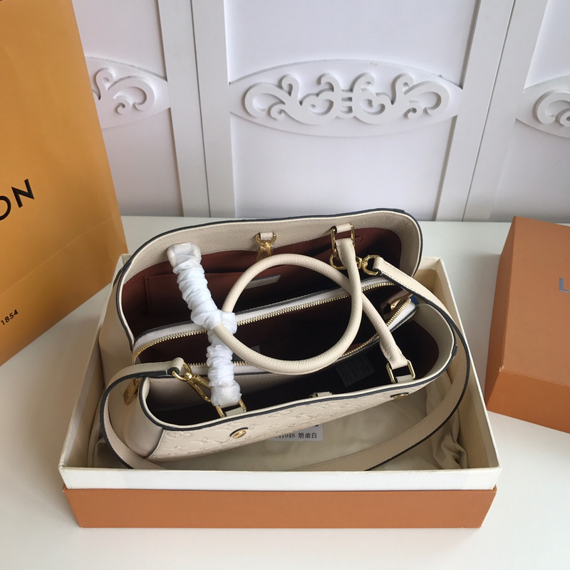 Replica Louis Vuitton Aaa-Montaigne Mm-M44061 White
