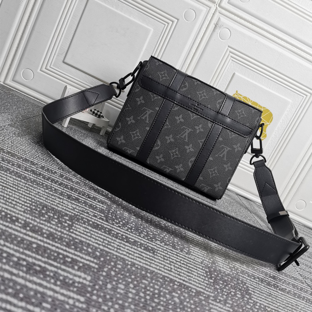 Replica Louis Vuitton Trunk Messenger Black