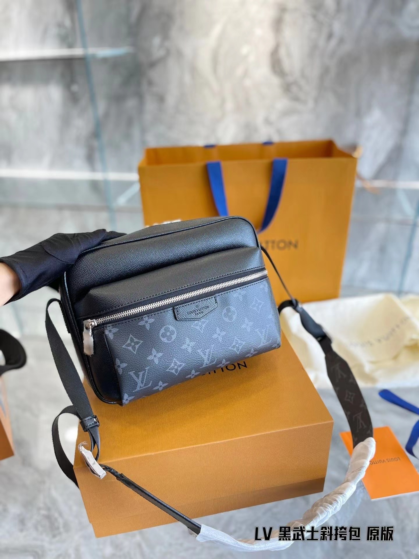 Replica Louis Vuitton Taigarama Outdoor Messenger Pm M30830