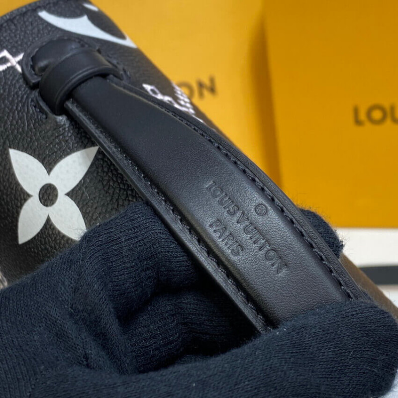 Replica Louis Vuitton Pochette Metis M46018 M46028