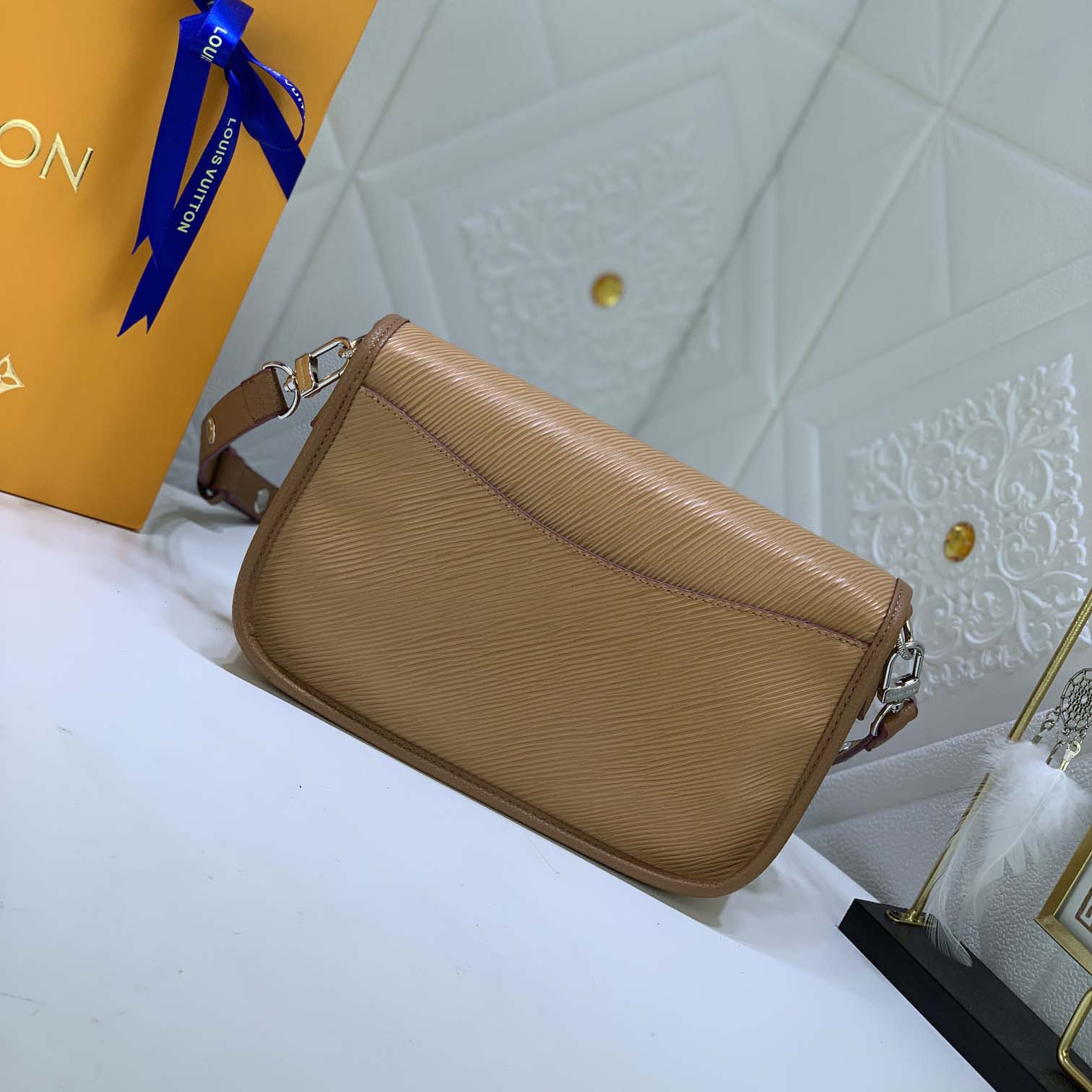 Replica Louis Vuitton Buci Crossbody Essential Daily Bag