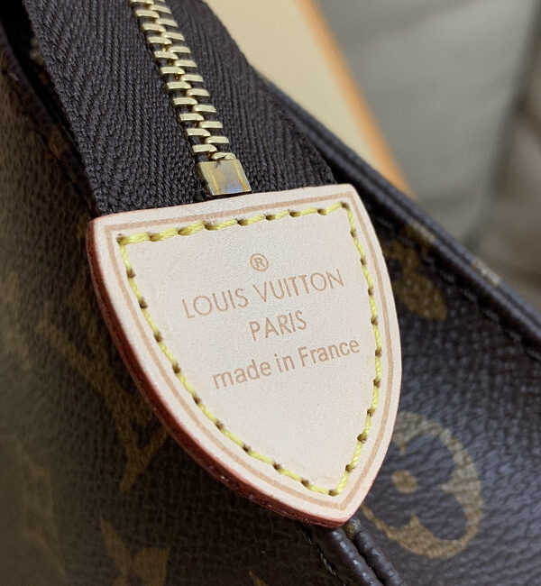 Replica Louis Vuitton Toiletry Pouch 19 M47544