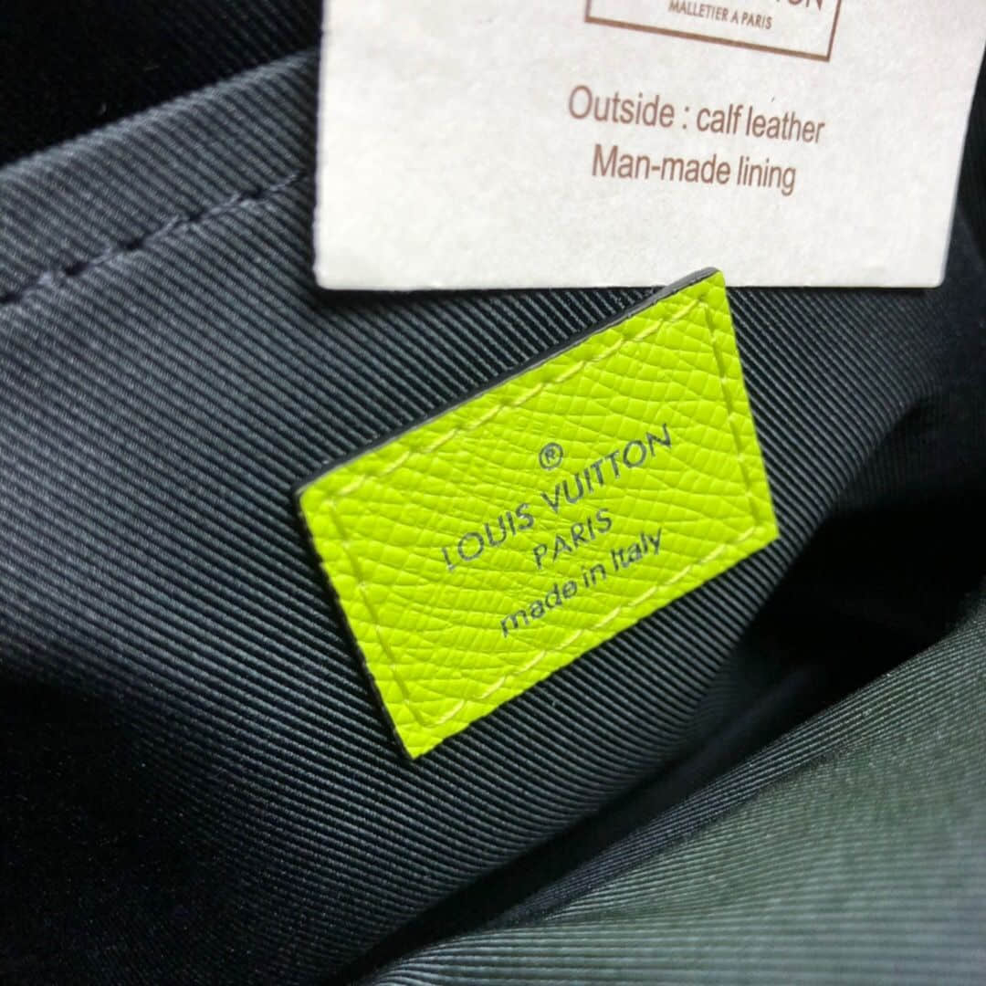 Replica Louis Vuitton Taigarama Outdoor Messenger Pm M30239