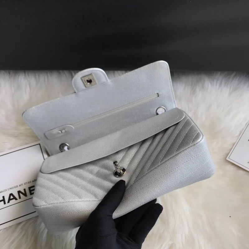 Replica Chanel Chevron Caviar Calfskin Classic Flap Bag A01112