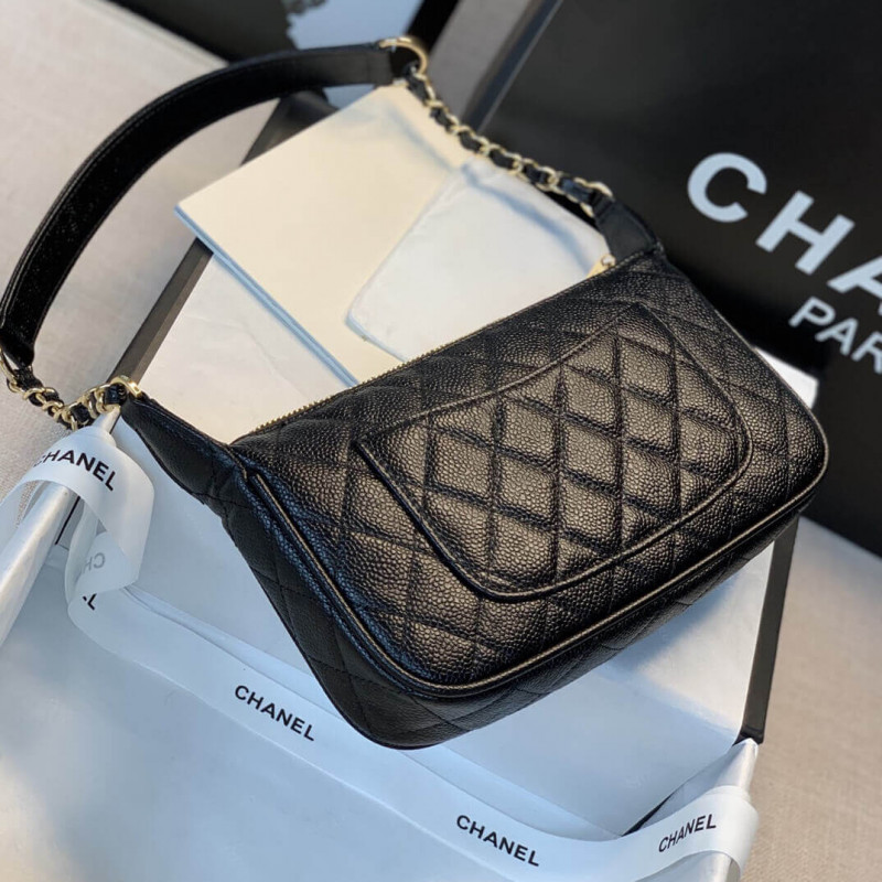 Replica Chanel Grained Leather Hobo Bag B01960