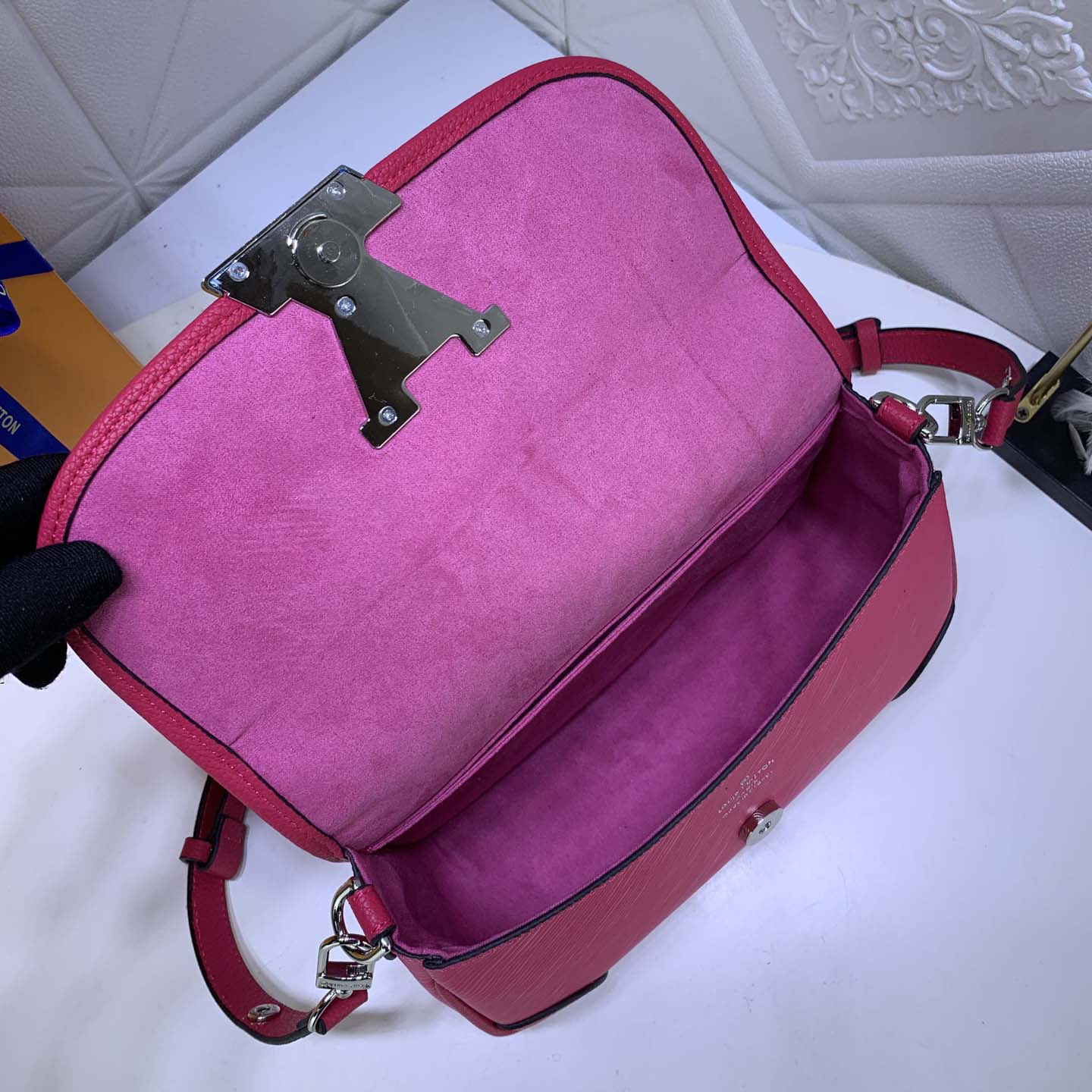 Replica Louis Vuitton Buci Crossbody Essential Daily Bag