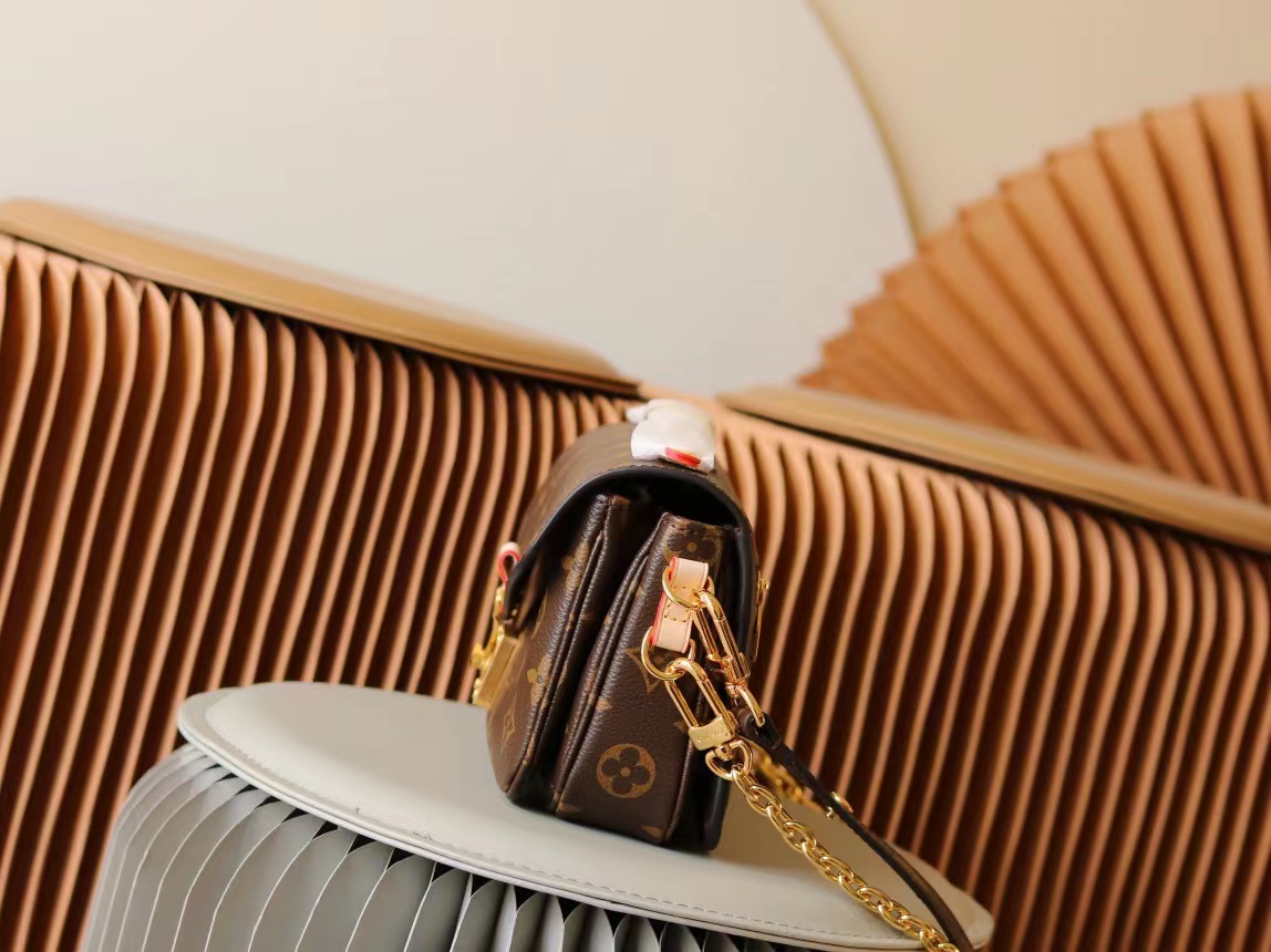 Replica Louis Vuitton M46279 Pochette Métis East West