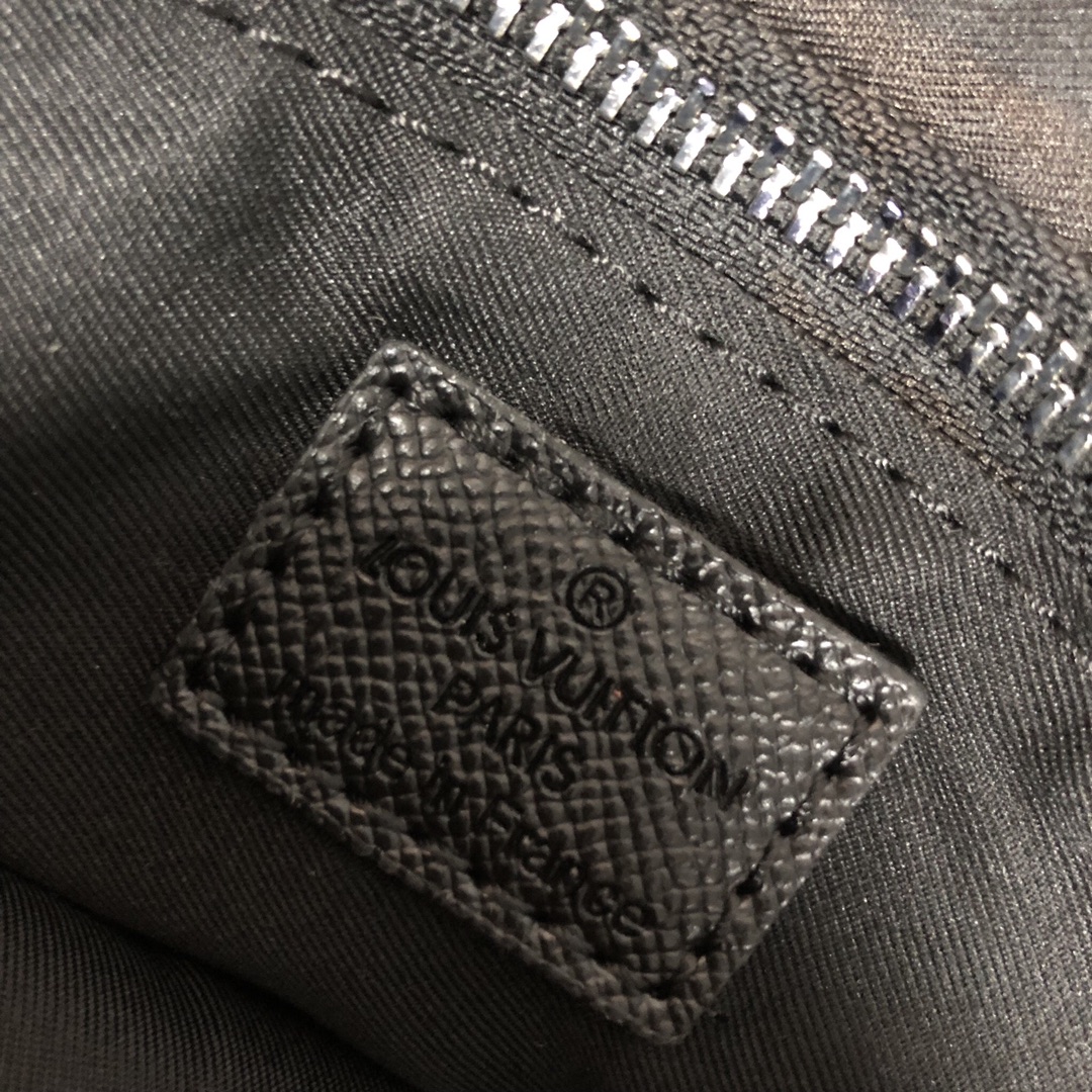 Replica Louis Vuitton New Flap Messenger M30813