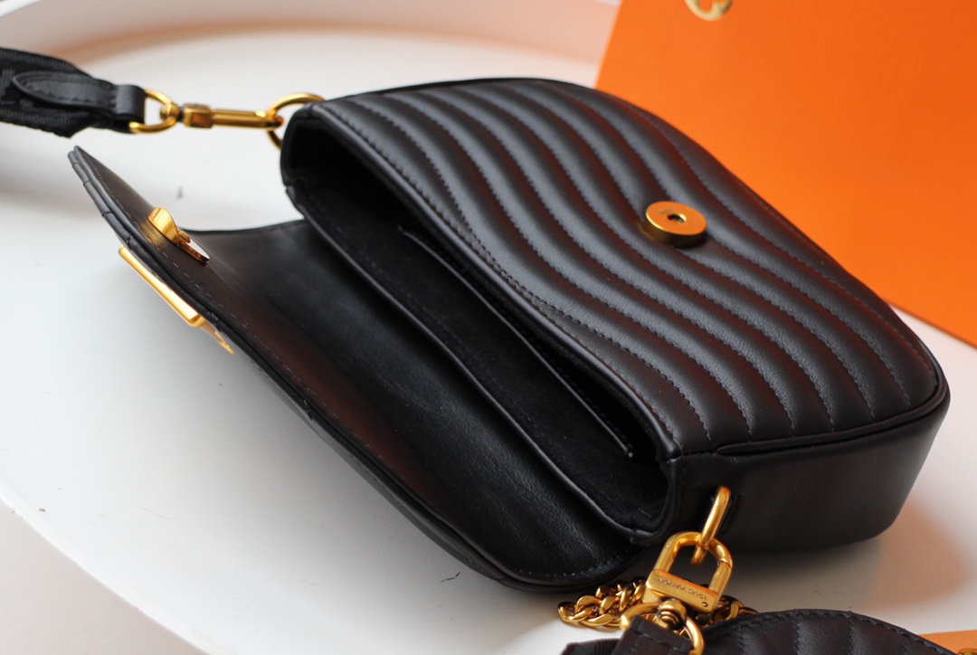 Replica Louis Vuitton New Wave Multi-Pochette M56471