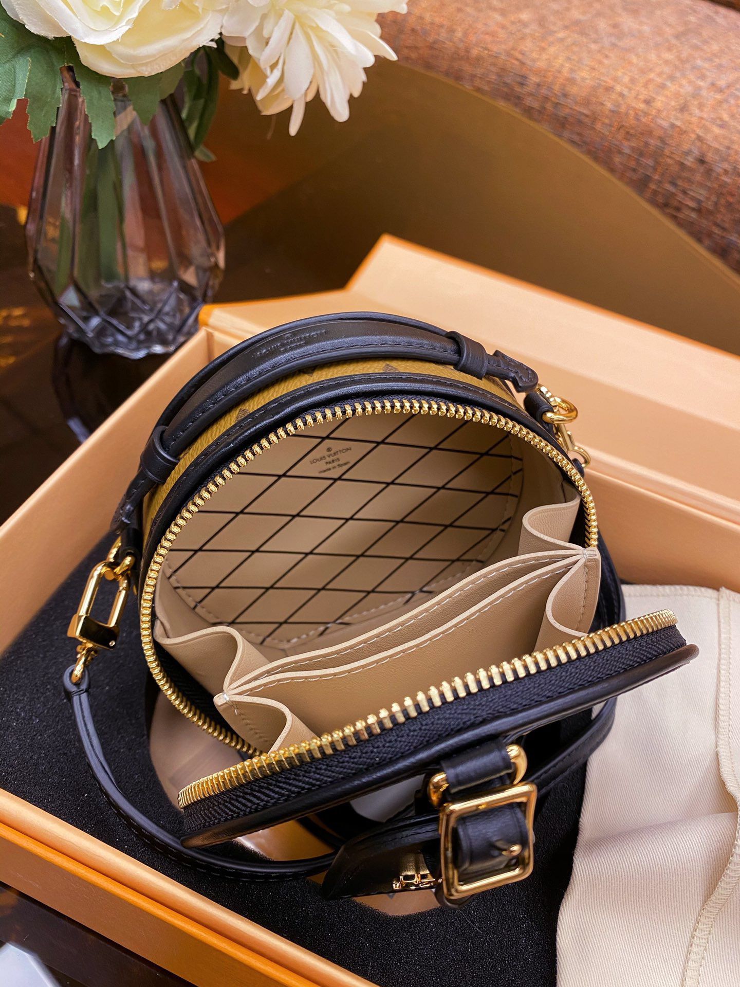 Replica Louis Vuitton Monogram Reverse Canvas Mini Boite Chapeau M68276