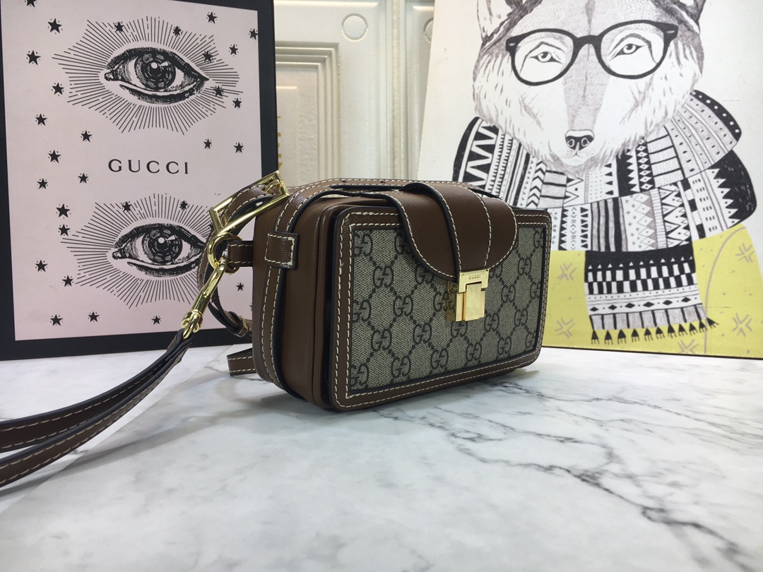 Replica Gucci Mini Bag With Clasp Closure