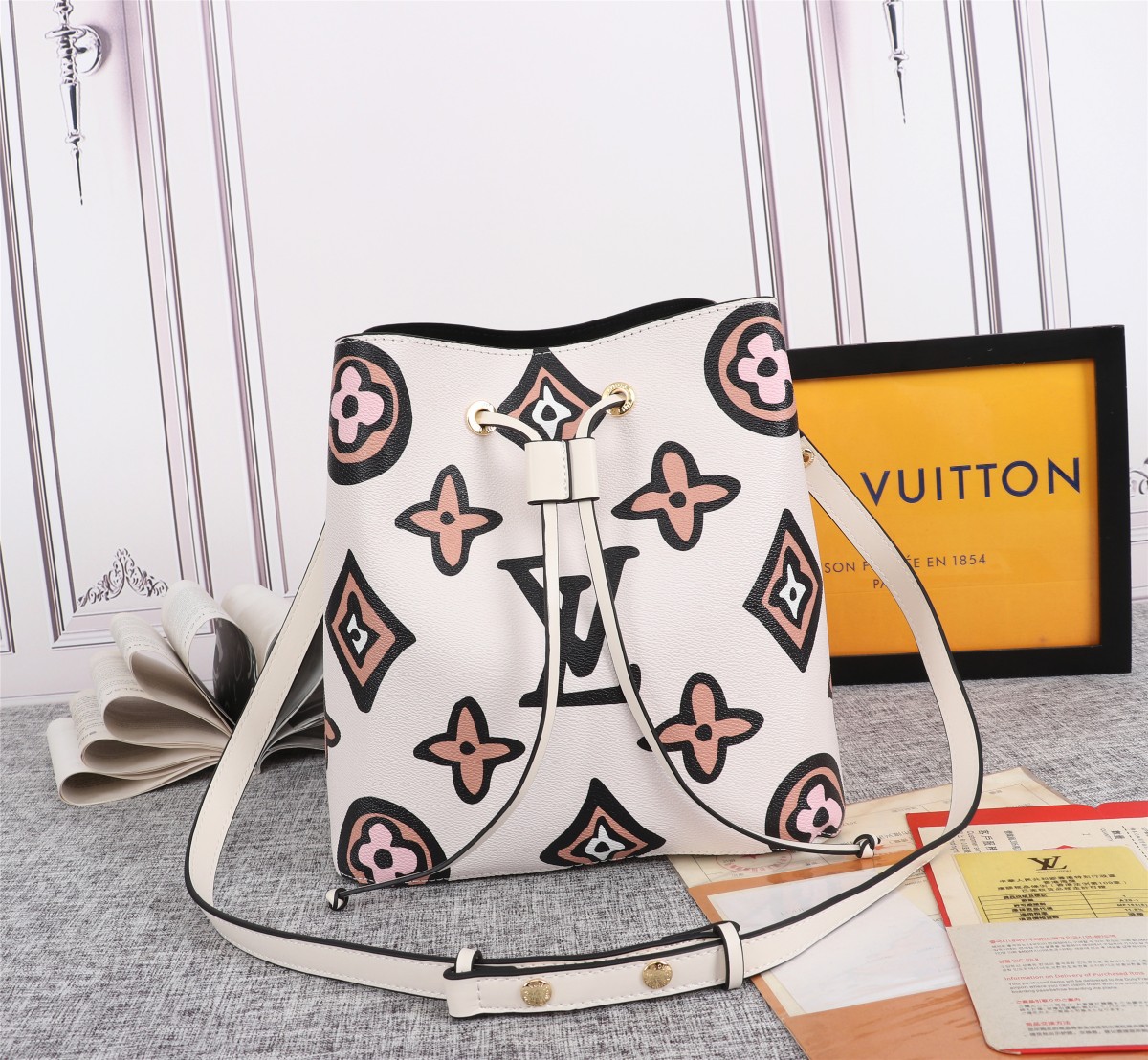 Replica Louis Vuitton Neonoe Mm Bucket Bag Black/White