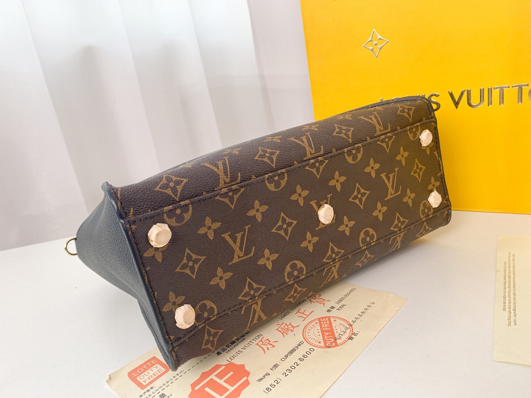 Replica Louis Vuitton On My Side M53827