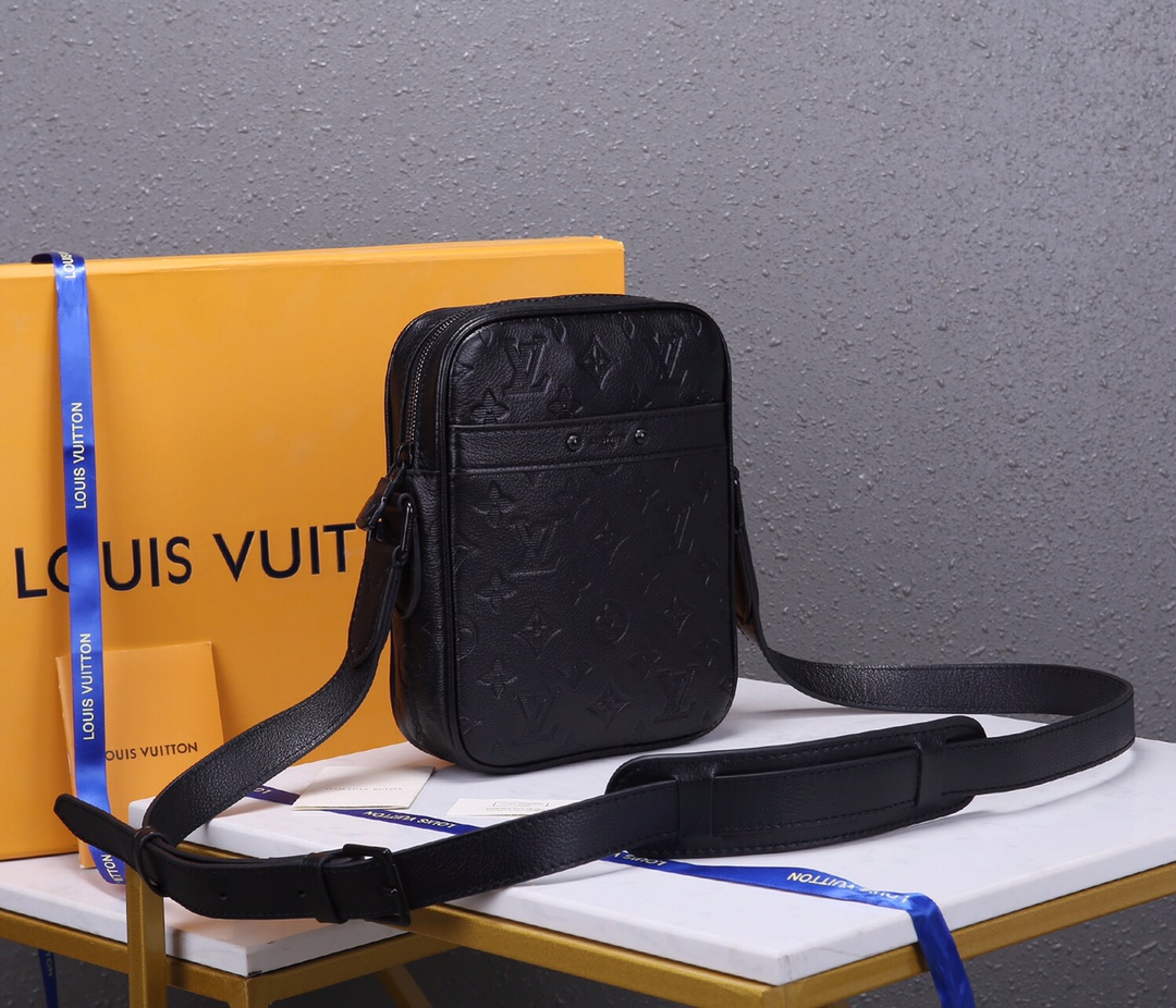 Replica Louis Vuitton Danube Slim M44972