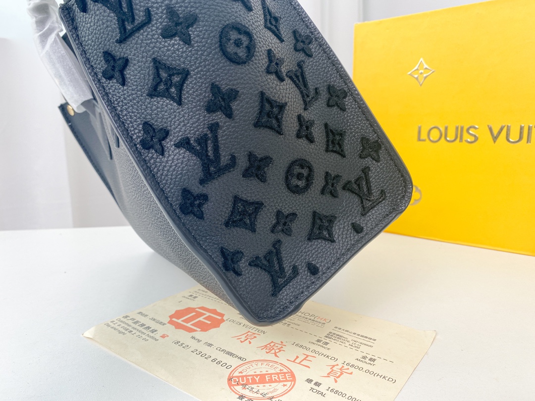 Replica Louis Vuitton On My Side M53824