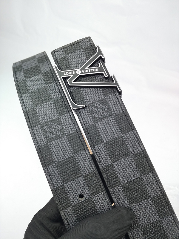 Replica Louis Vuitton Belt L135-70 38Mm Silver