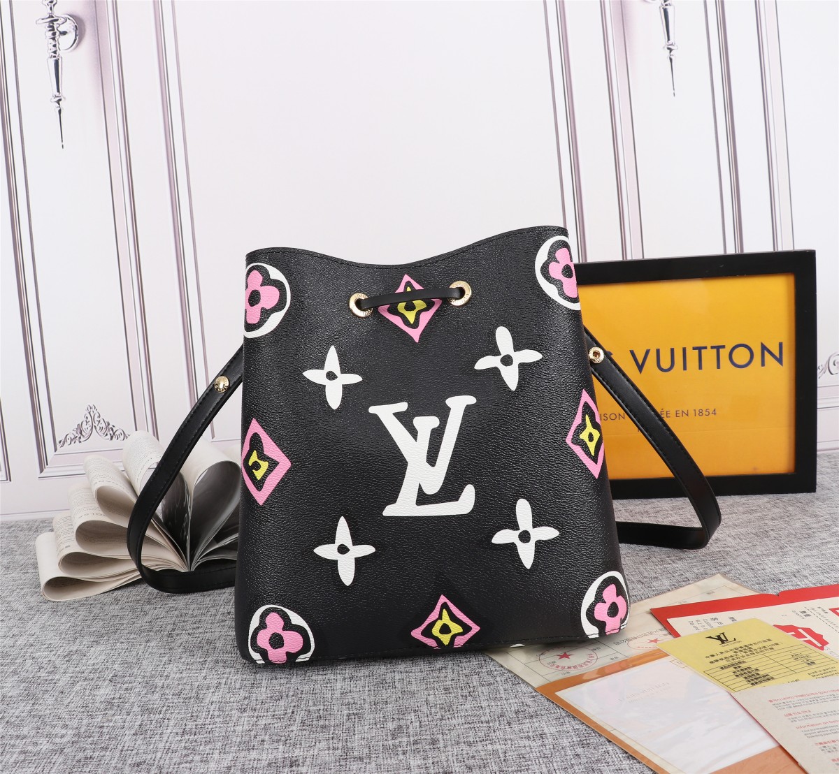 Replica Louis Vuitton Neonoe Mm Bucket Bag Black/White