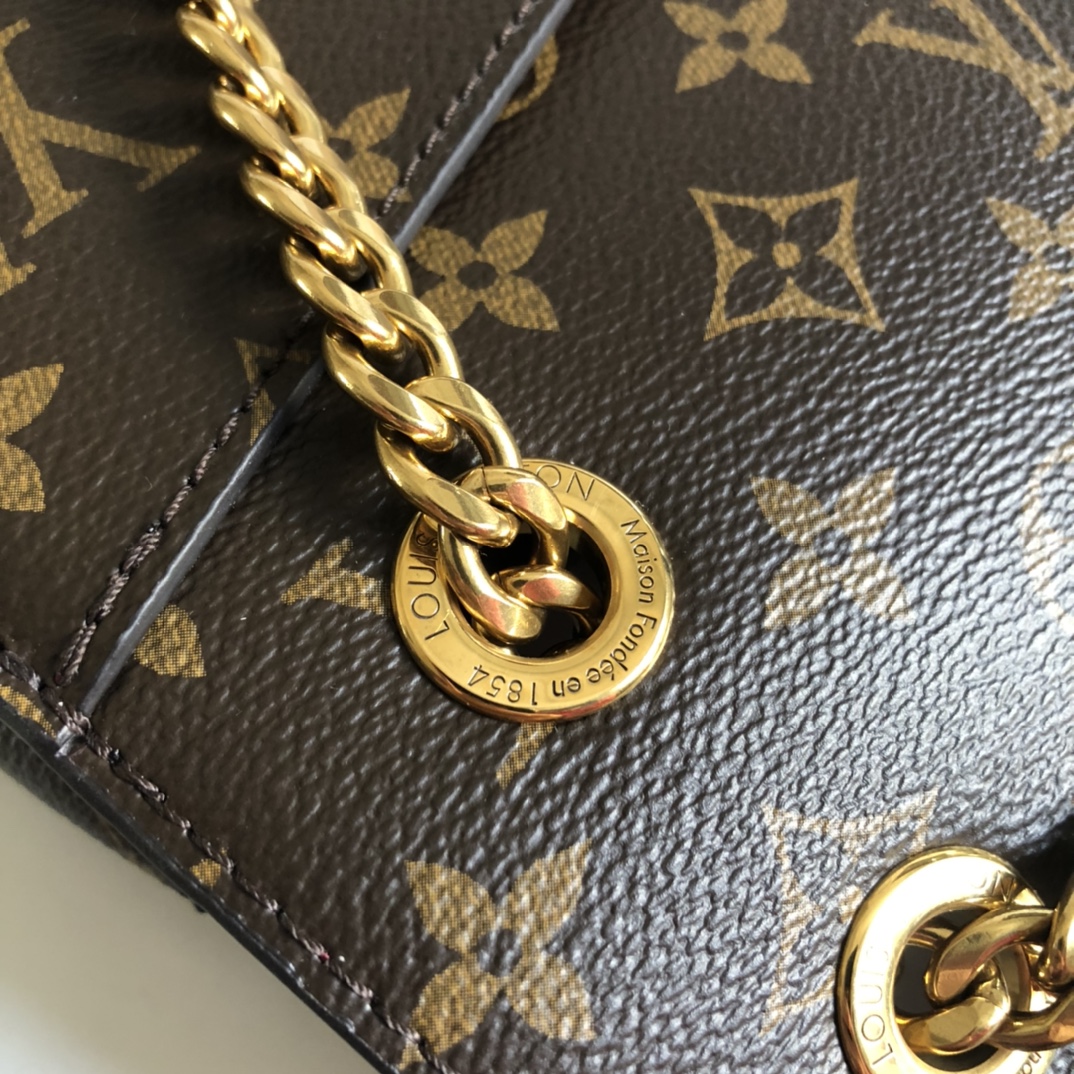 Replica Louis Vuitton Passy Compact Chain Bag