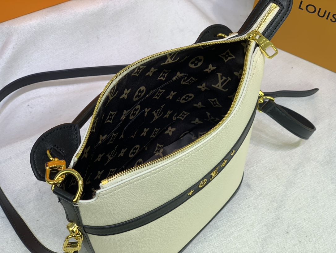 Replica Louis Vuitton Cruiser Pm Bag Black/White