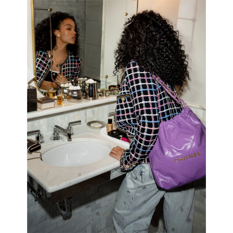 Replica Chanel 22 Handbag Shiny Calfskin As3261